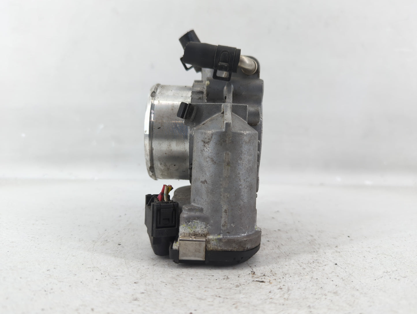 2011-2014 Hyundai Sonata Throttle Body P/N:35100-2G700 Fits Fits 2011 2012 2013 2014 2015 2016 OEM Used Auto Parts - Oemused