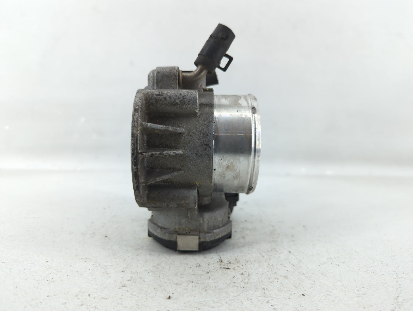 2011-2014 Hyundai Sonata Throttle Body P/N:35100-2G700 Fits Fits 2011 2012 2013 2014 2015 2016 OEM Used Auto Parts - Oemused