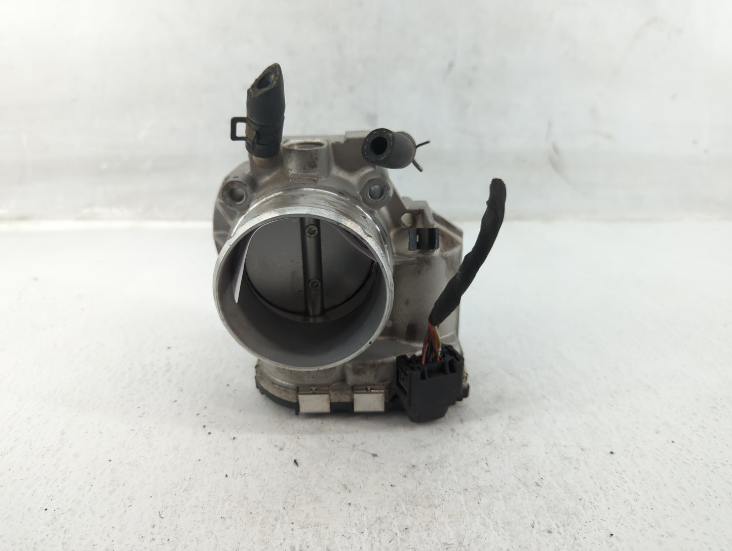 2011-2014 Hyundai Sonata Throttle Body P/N:35100-2G700 Fits Fits 2011 2012 2013 2014 2015 2016 OEM Used Auto Parts - Oemused