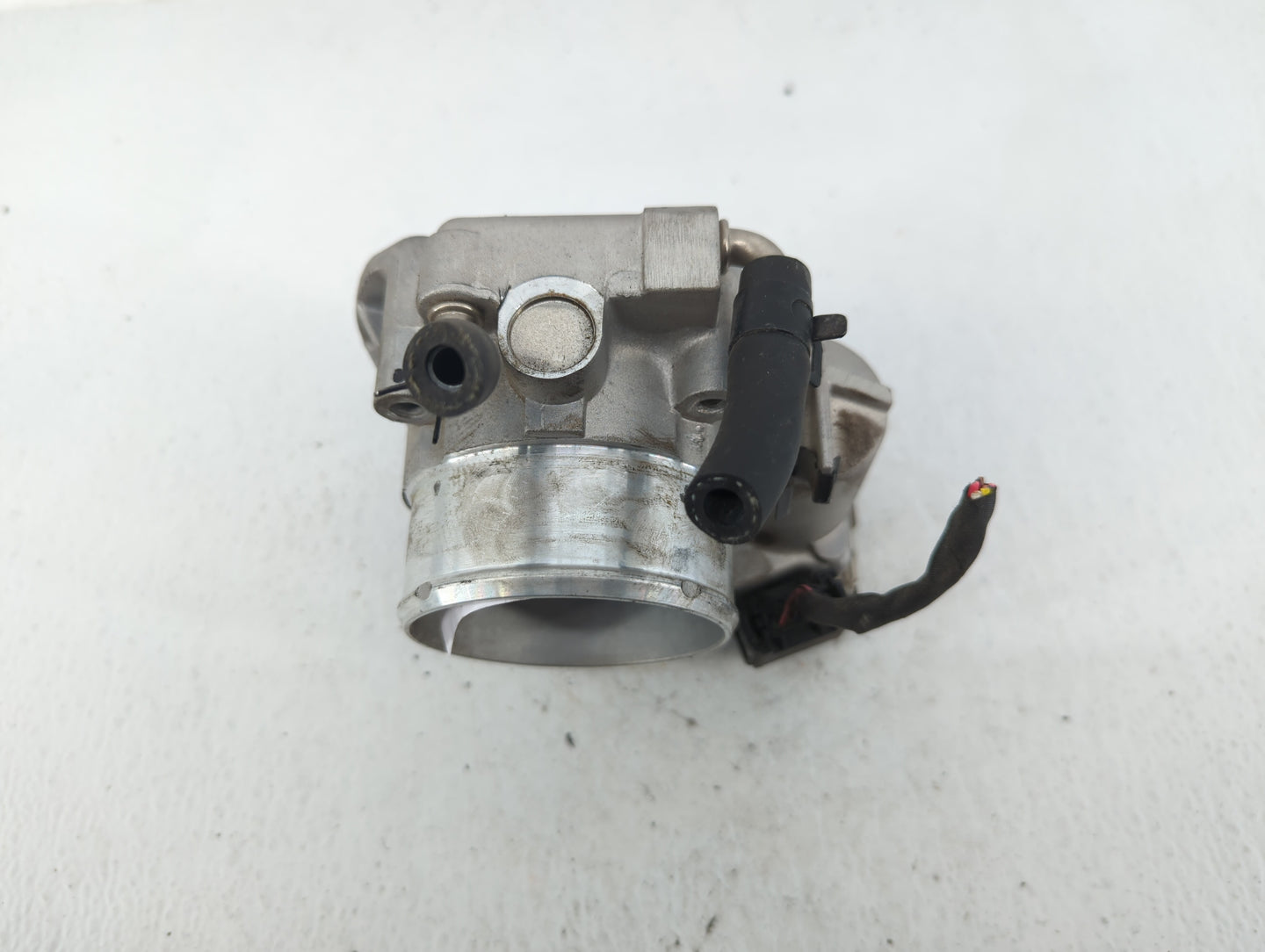 2011-2014 Hyundai Sonata Throttle Body P/N:35100-2G700 Fits Fits 2011 2012 2013 2014 2015 2016 OEM Used Auto Parts - Oemused