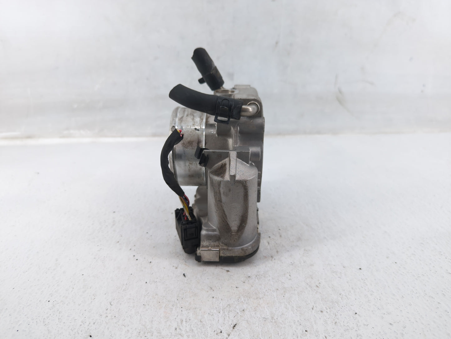 2011-2014 Hyundai Sonata Throttle Body P/N:35100-2G700 Fits Fits 2011 2012 2013 2014 2015 2016 OEM Used Auto Parts - Oemused