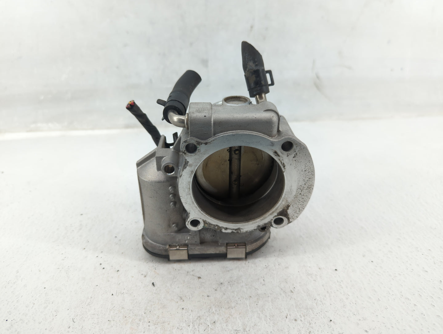 2011-2014 Hyundai Sonata Throttle Body P/N:35100-2G700 Fits Fits 2011 2012 2013 2014 2015 2016 OEM Used Auto Parts - Oemused
