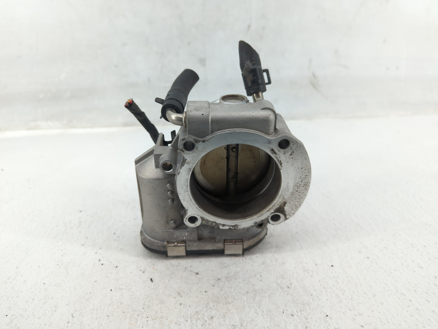 2011-2014 Hyundai Sonata Throttle Body P/N:35100-2G700 Fits Fits 2011 2012 2013 2014 2015 2016 OEM Used Auto Parts - Oemused