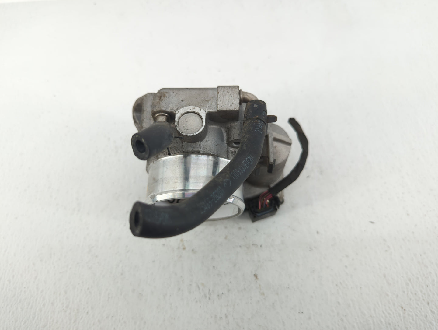 2011-2014 Hyundai Sonata Throttle Body P/N:35100-2G700 Fits Fits 2011 2012 2013 2014 2015 2016 OEM Used Auto Parts - Oemused