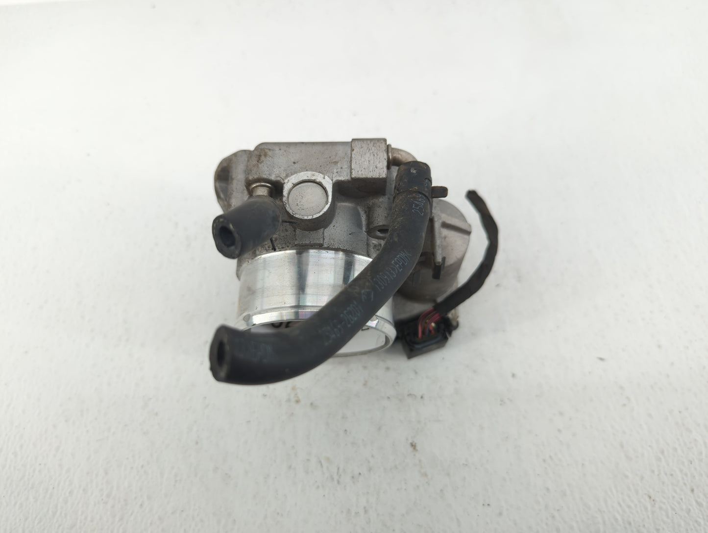 2011-2014 Hyundai Sonata Throttle Body P/N:35100-2G700 Fits Fits 2011 2012 2013 2014 2015 2016 OEM Used Auto Parts - Oemused