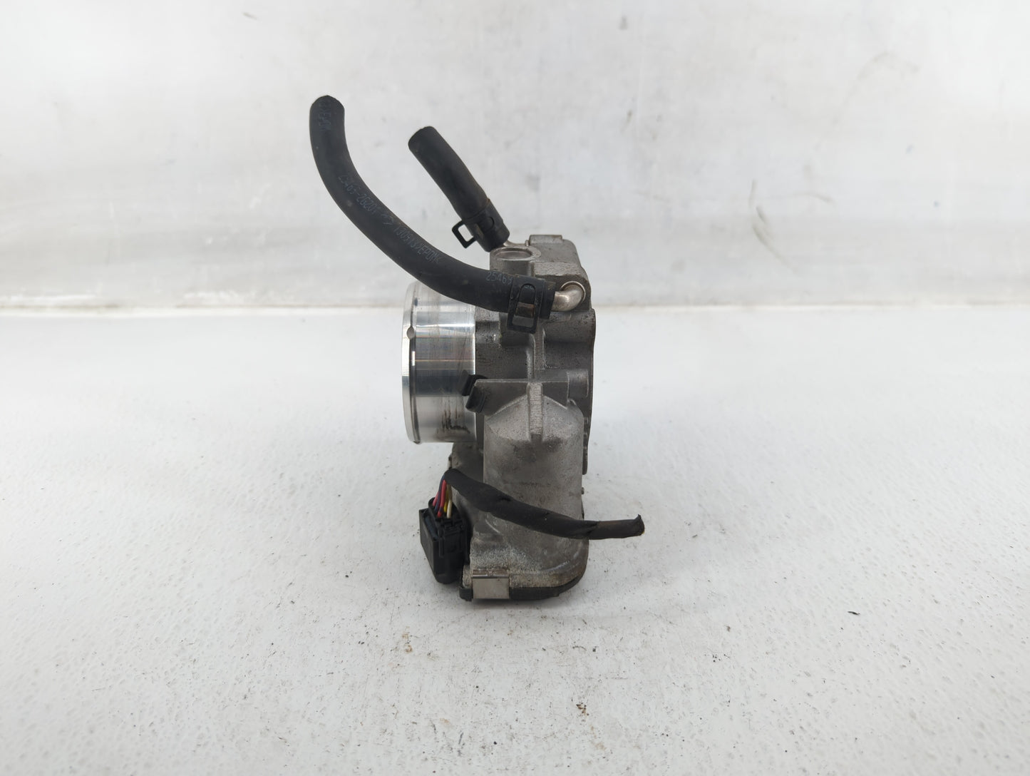 2011-2014 Hyundai Sonata Throttle Body P/N:35100-2G700 Fits Fits 2011 2012 2013 2014 2015 2016 OEM Used Auto Parts - Oemused