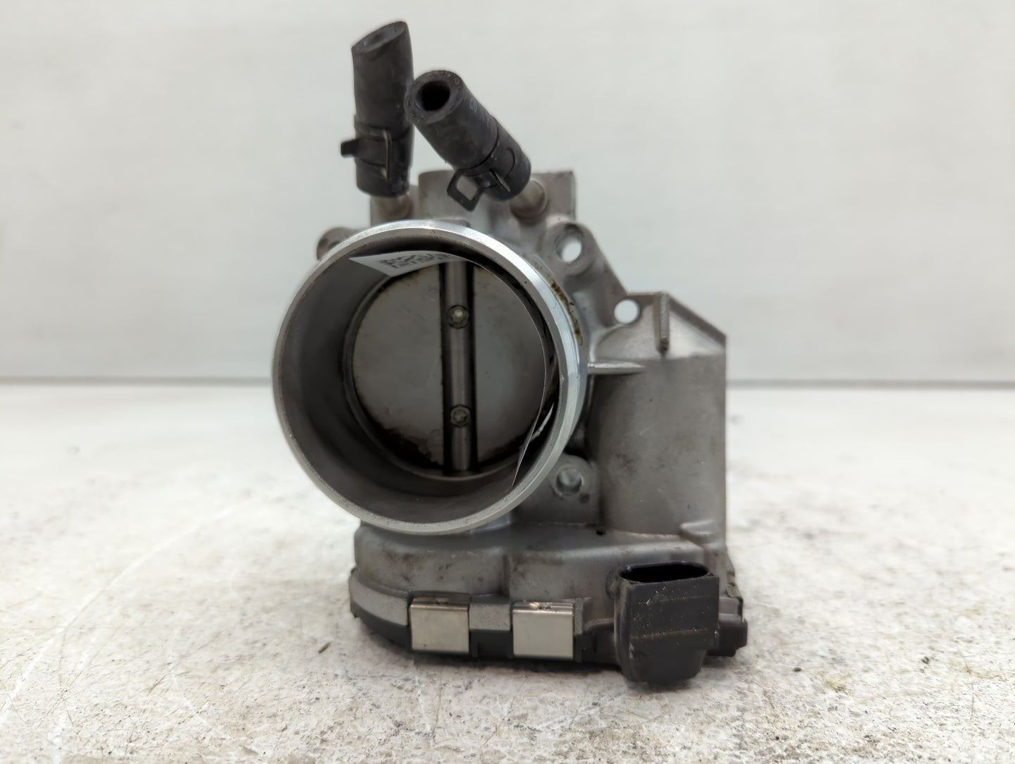 2011-2014 Hyundai Sonata Throttle Body P/N:35100-2G710 Fits Fits 2011 2012 2013 2014 2015 2016 OEM Used Auto Parts - Oemused