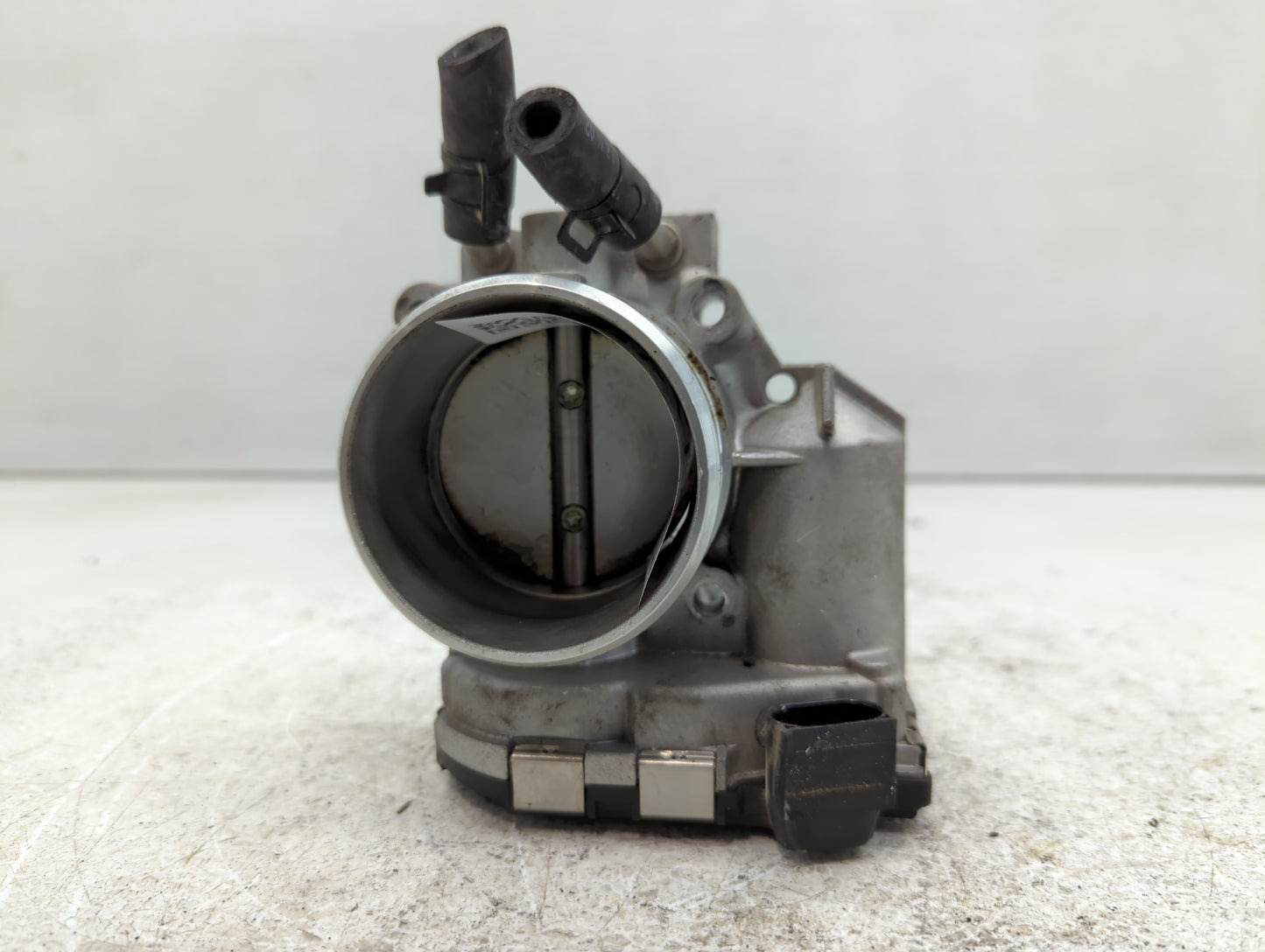 2011-2014 Hyundai Sonata Throttle Body P/N:35100-2G710 Fits Fits 2011 2012 2013 2014 2015 2016 OEM Used Auto Parts - Oemused