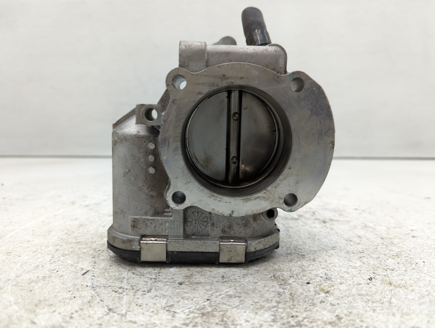 2011-2014 Hyundai Sonata Throttle Body P/N:35100-2G710 Fits Fits 2011 2012 2013 2014 2015 2016 OEM Used Auto Parts - Oemused