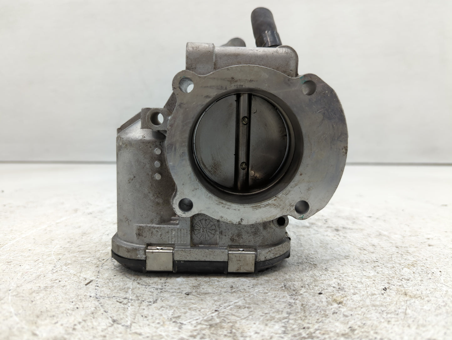 2011-2014 Hyundai Sonata Throttle Body P/N:35100-2G710 Fits Fits 2011 2012 2013 2014 2015 2016 OEM Used Auto Parts - Oemused