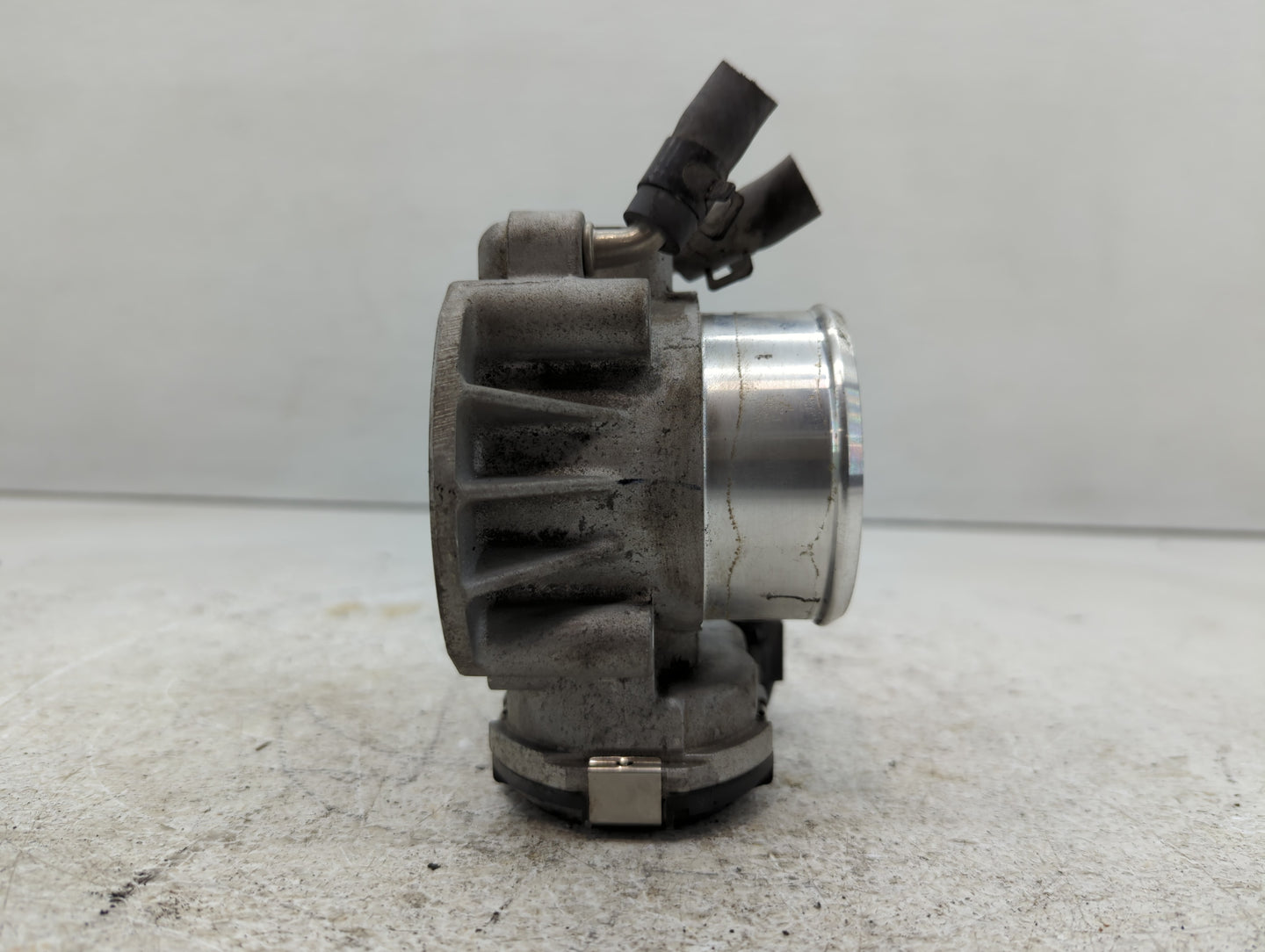 2011-2014 Hyundai Sonata Throttle Body P/N:35100-2G710 Fits Fits 2011 2012 2013 2014 2015 2016 OEM Used Auto Parts - Oemused