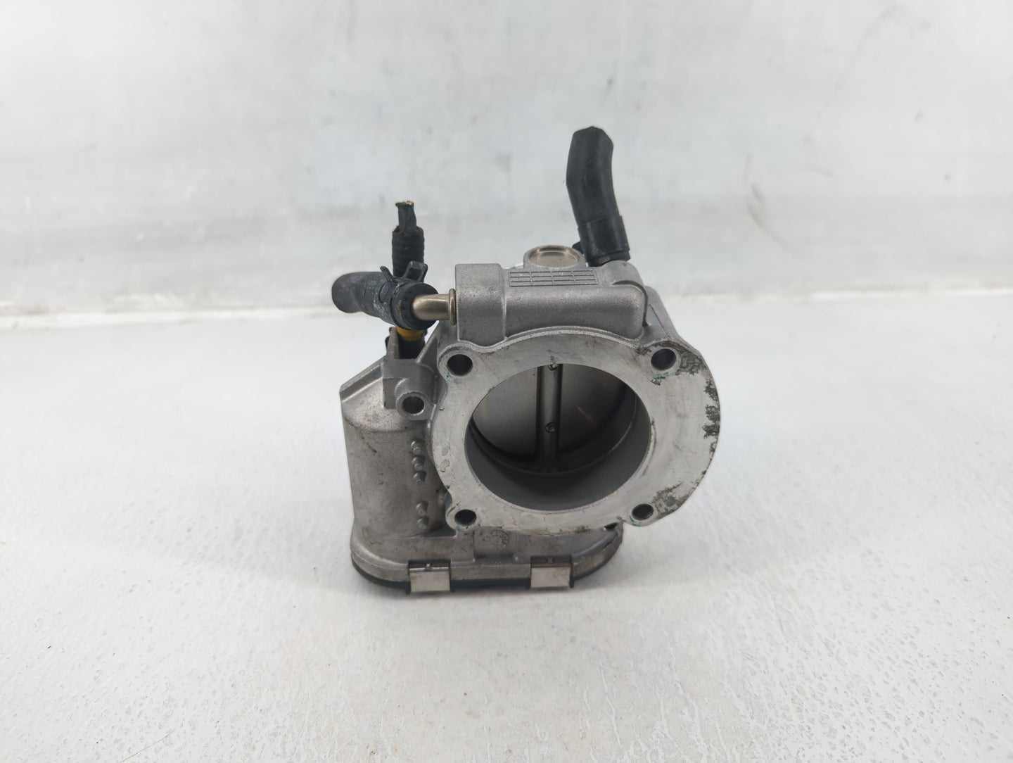 2011-2015 Hyundai Sonata Throttle Body P/N:35100-2G800 Fits Fits 2011 2012 2013 2014 2015 2016 OEM Used Auto Parts - Oemused
