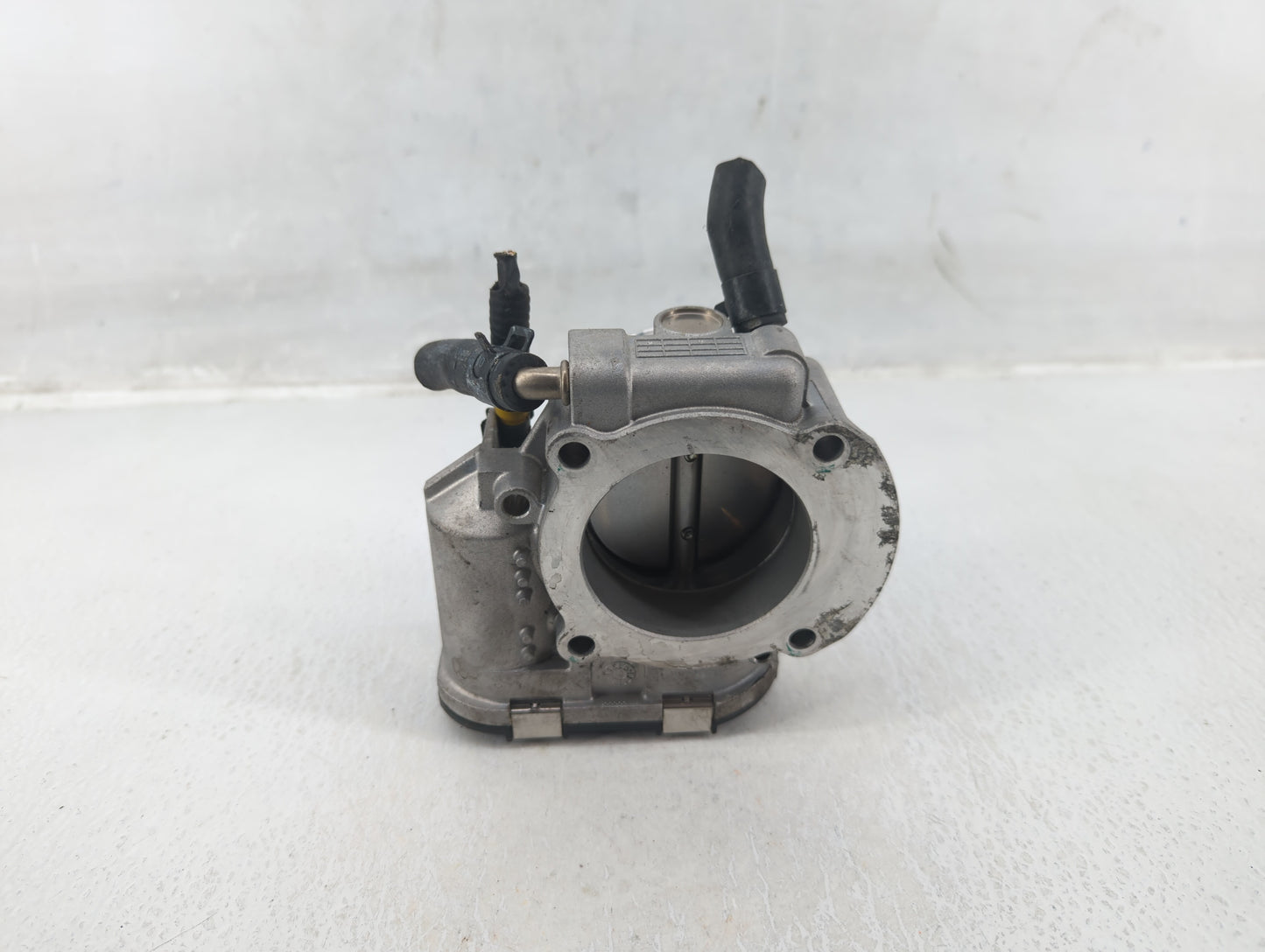 2011-2015 Hyundai Sonata Throttle Body P/N:35100-2G800 Fits Fits 2011 2012 2013 2014 2015 2016 OEM Used Auto Parts - Oemused