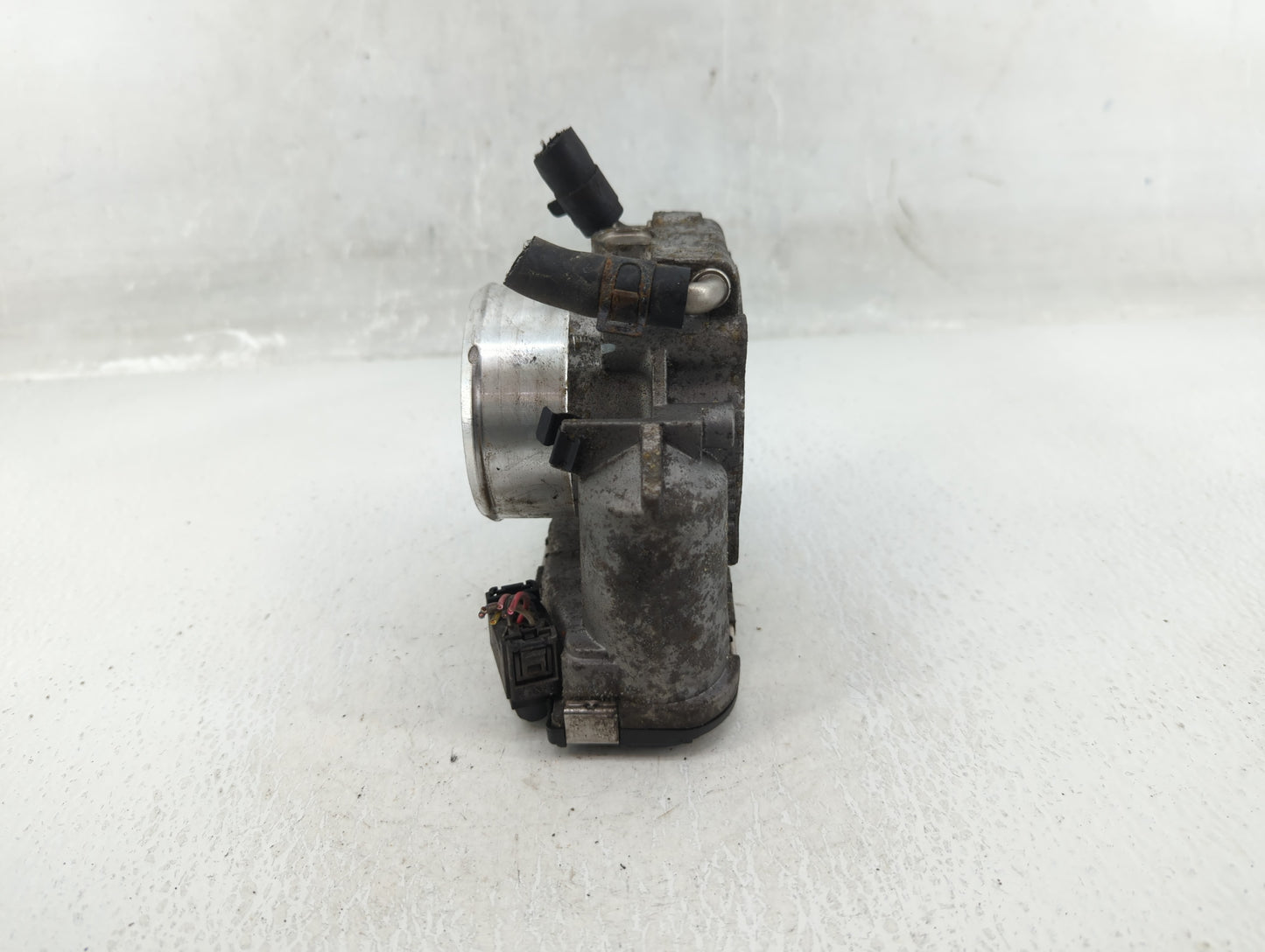 2011-2014 Hyundai Sonata Throttle Body P/N:35100-2G700 Fits Fits 2011 2012 2013 2014 2015 2016 OEM Used Auto Parts - Oemused