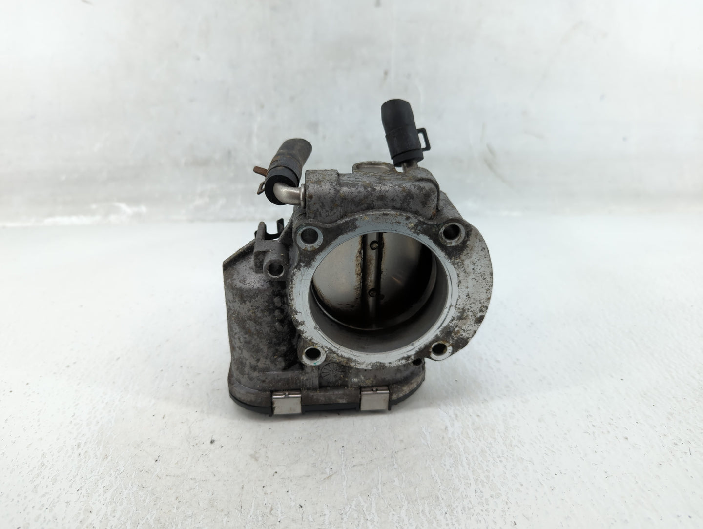 2011-2014 Hyundai Sonata Throttle Body P/N:35100-2G700 Fits Fits 2011 2012 2013 2014 2015 2016 OEM Used Auto Parts - Oemused