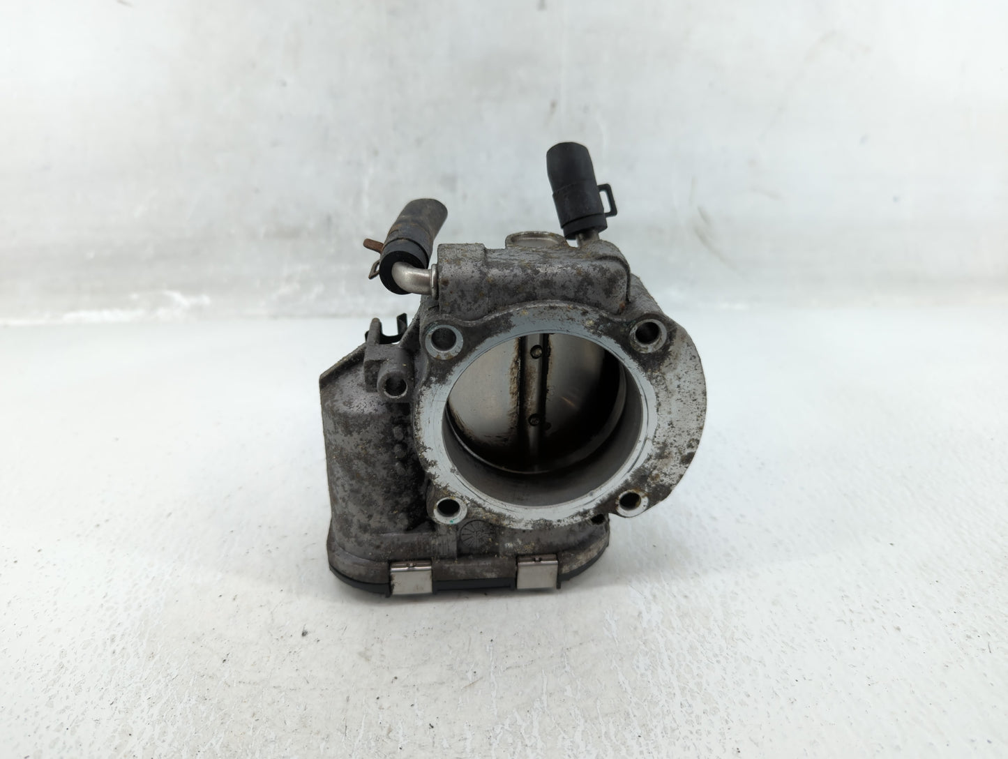 2011-2014 Hyundai Sonata Throttle Body P/N:35100-2G700 Fits Fits 2011 2012 2013 2014 2015 2016 OEM Used Auto Parts - Oemused