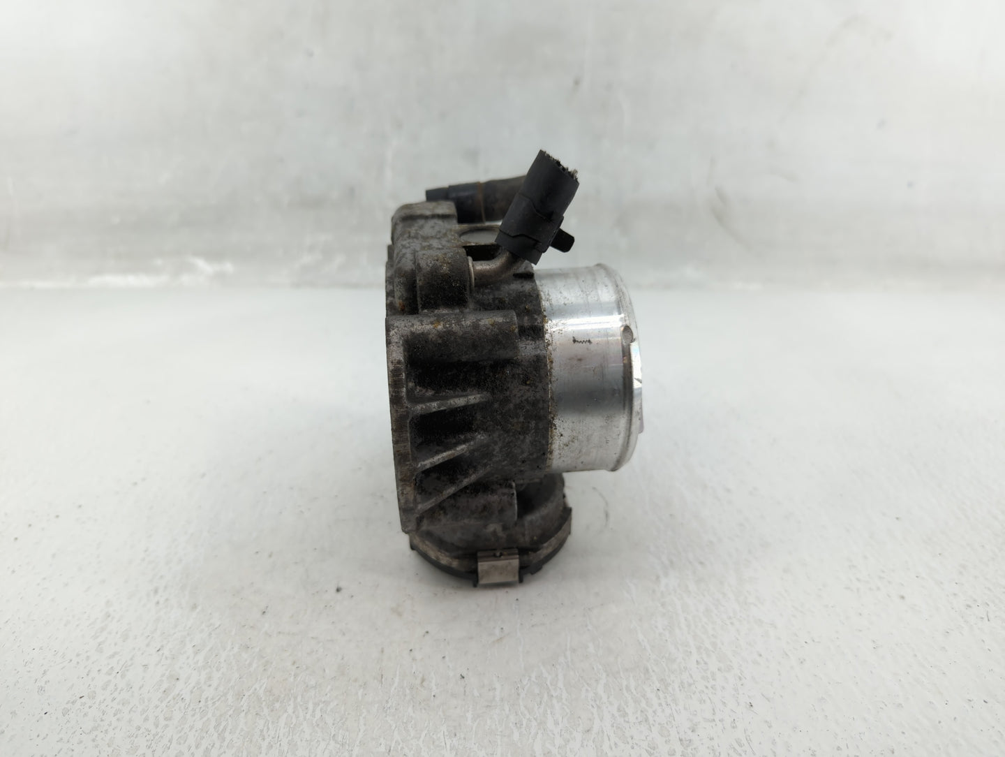 2011-2014 Hyundai Sonata Throttle Body P/N:35100-2G700 Fits Fits 2011 2012 2013 2014 2015 2016 OEM Used Auto Parts - Oemused