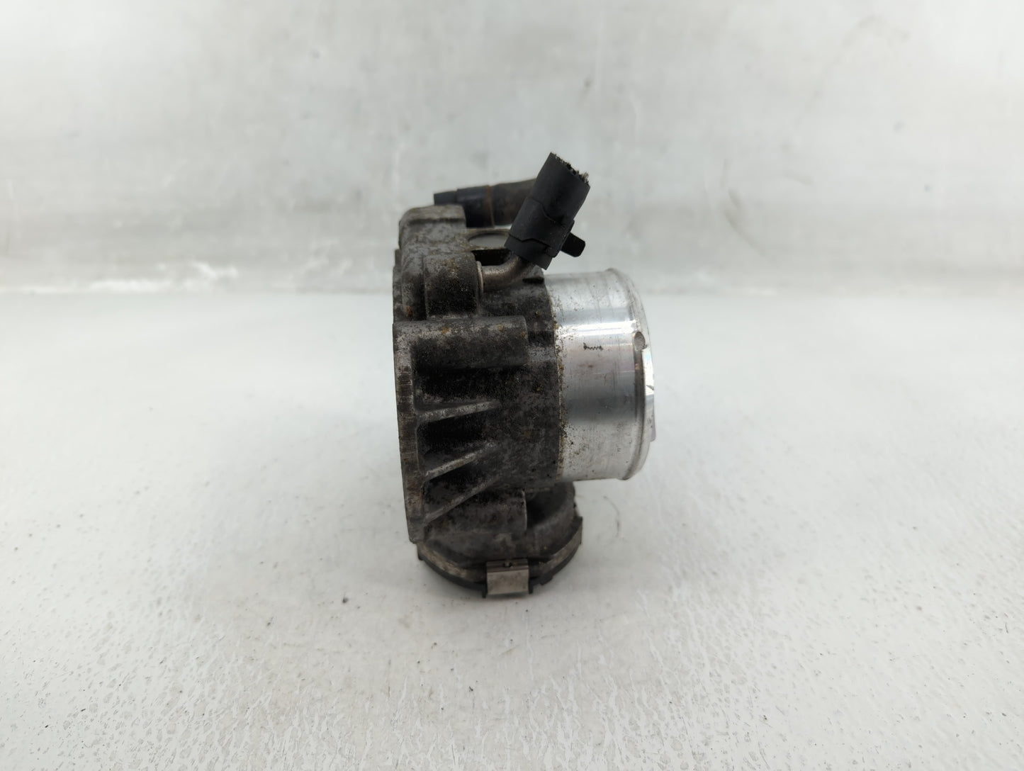 2011-2014 Hyundai Sonata Throttle Body P/N:35100-2G700 Fits Fits 2011 2012 2013 2014 2015 2016 OEM Used Auto Parts - Oemused