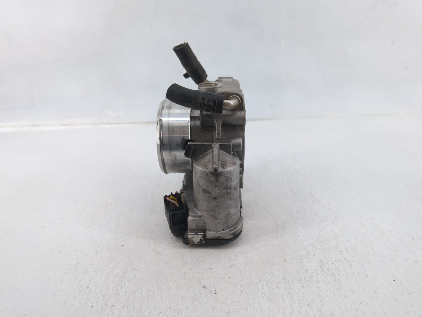 2011-2014 Hyundai Sonata Throttle Body P/N:35100-2G700 Fits Fits 2011 2012 2013 2014 2015 2016 OEM Used Auto Parts - Oemused