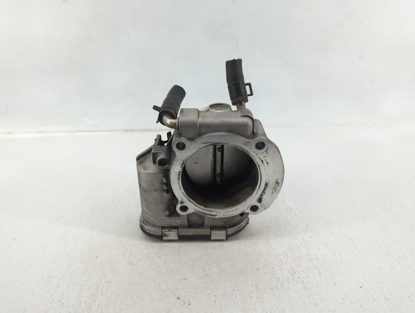 2011-2014 Hyundai Sonata Throttle Body P/N:35100-2G700 Fits Fits 2011 2012 2013 2014 2015 2016 OEM Used Auto Parts - Oemused