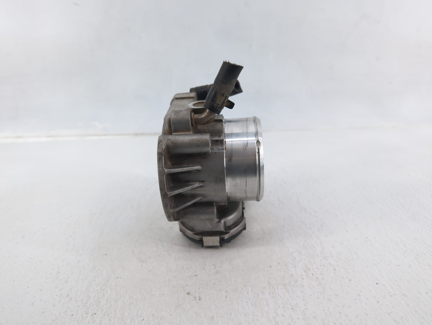 2011-2014 Hyundai Sonata Throttle Body P/N:35100-2G700 Fits Fits 2011 2012 2013 2014 2015 2016 OEM Used Auto Parts - Oemused