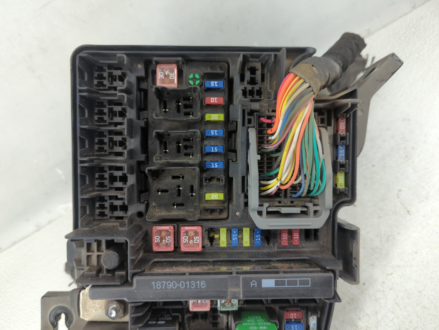 2011-2014 Hyundai Sonata Fusebox Fuse Box Panel Relay Module P/N:919050-3S712 Fits Fits 2011 2012 2013 2014 OEM Used Auto Pa