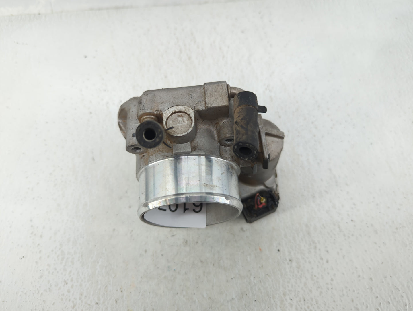 2011-2014 Hyundai Sonata Throttle Body P/N:35100-2G700 Fits Fits 2011 2012 2013 2014 2015 2016 OEM Used Auto Parts - Oemused