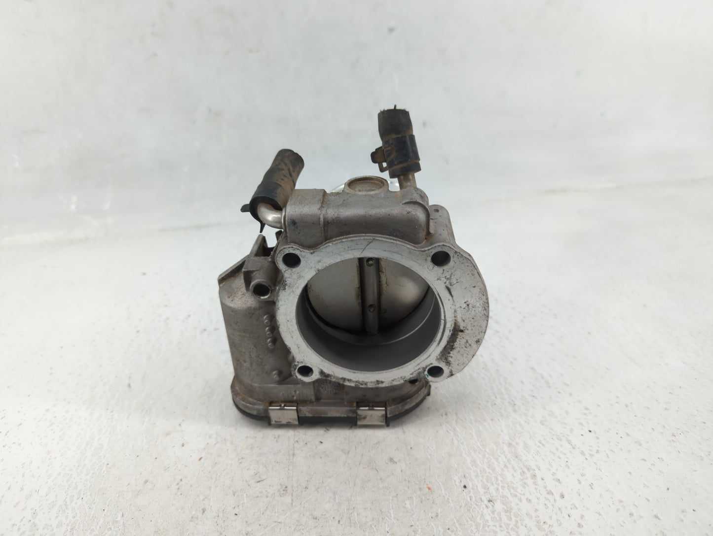 2011-2014 Hyundai Sonata Throttle Body P/N:35100-2G700 Fits Fits 2011 2012 2013 2014 2015 2016 OEM Used Auto Parts - Oemused