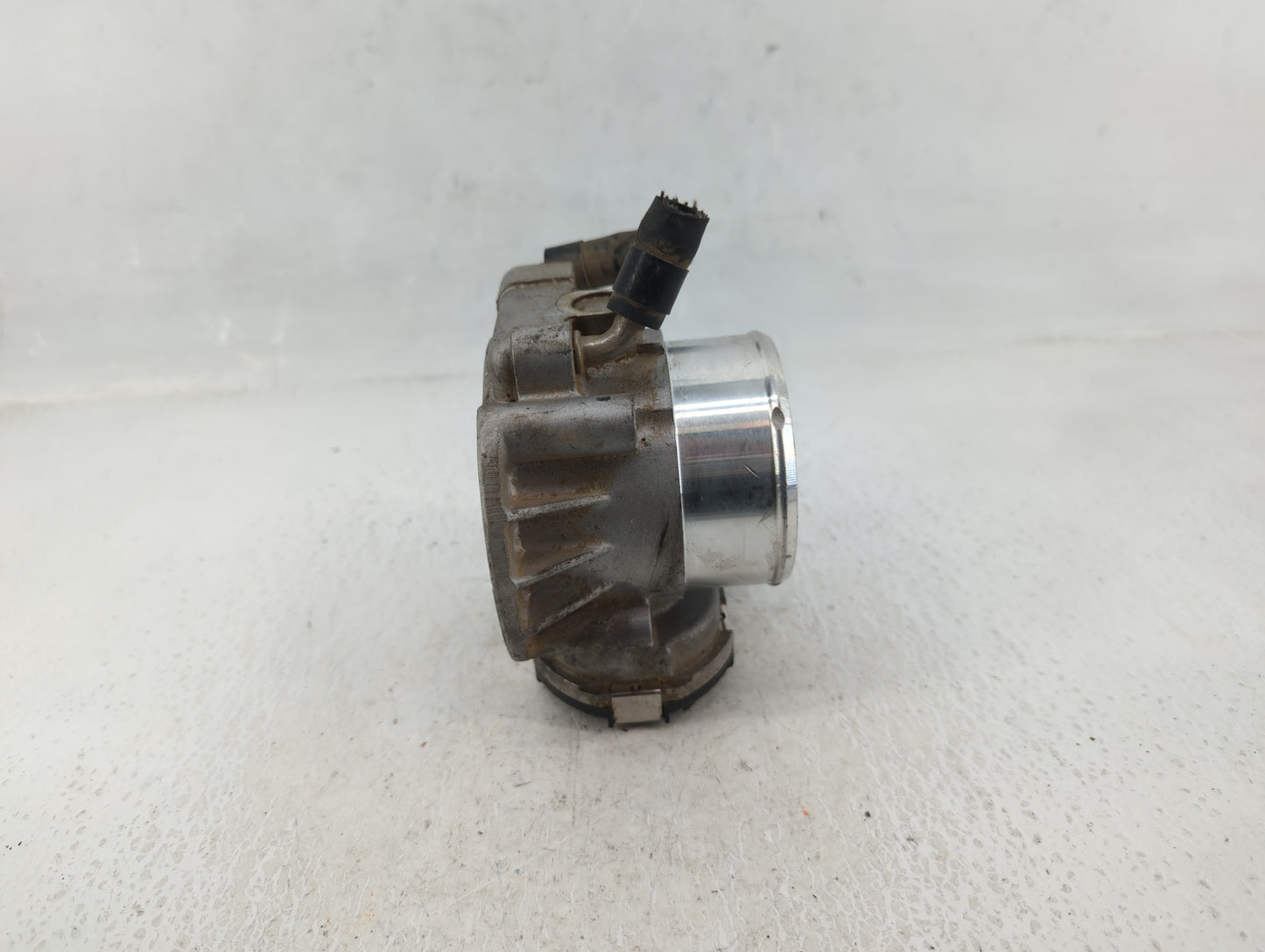 2011-2014 Hyundai Sonata Throttle Body P/N:35100-2G700 Fits Fits 2011 2012 2013 2014 2015 2016 OEM Used Auto Parts - Oemused