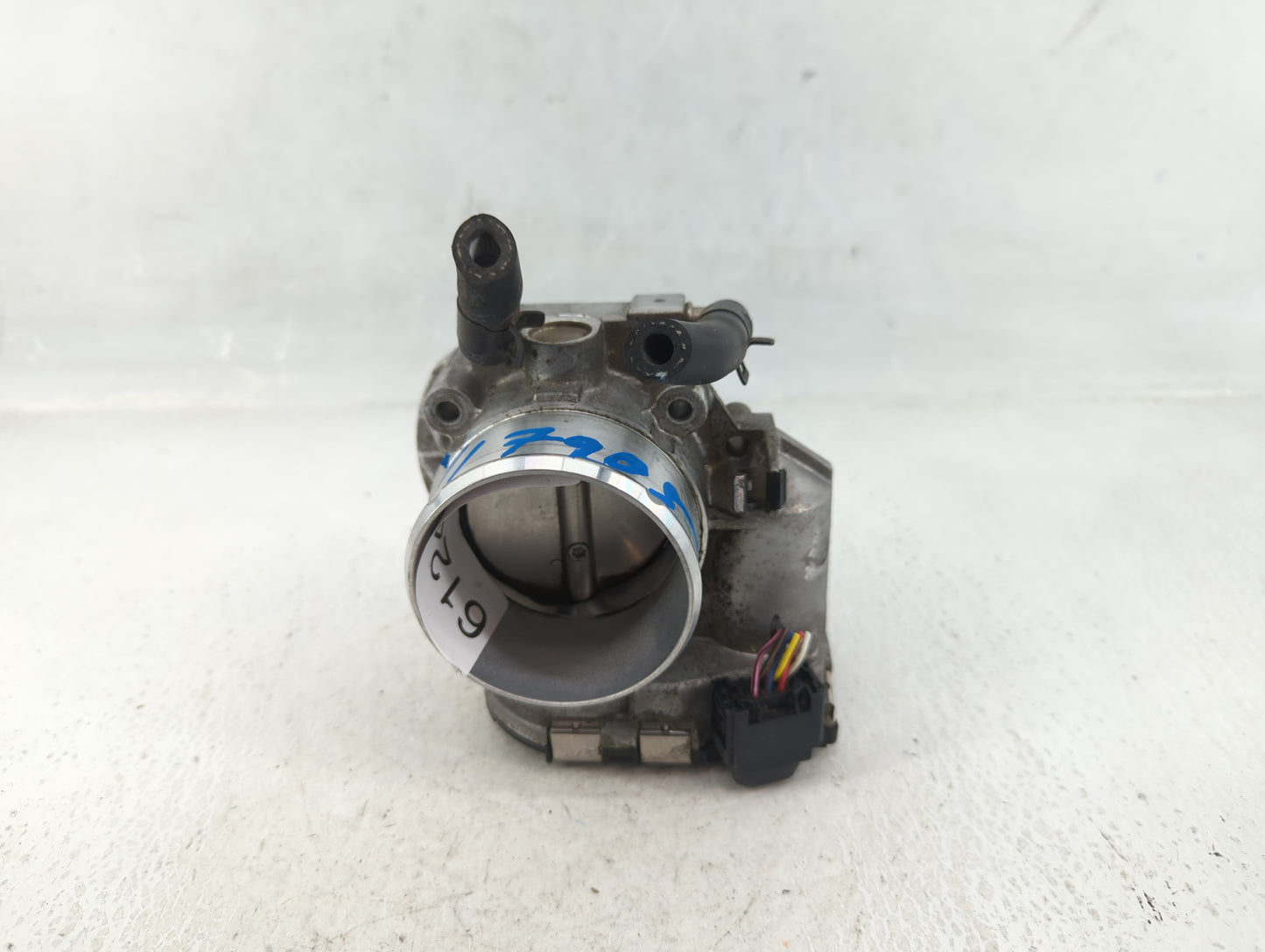 2011-2014 Hyundai Sonata Throttle Body P/N:35100-2G700 Fits Fits 2011 2012 2013 2014 2015 2016 OEM Used Auto Parts - Oemused