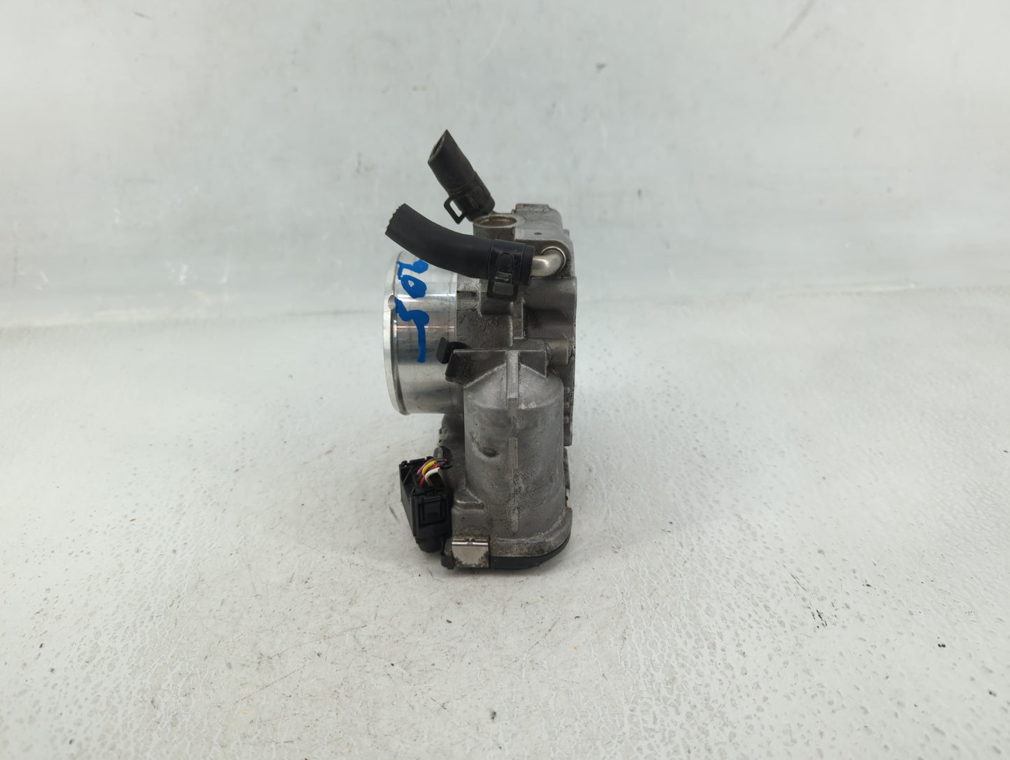 2011-2014 Hyundai Sonata Throttle Body P/N:35100-2G700 Fits Fits 2011 2012 2013 2014 2015 2016 OEM Used Auto Parts - Oemused