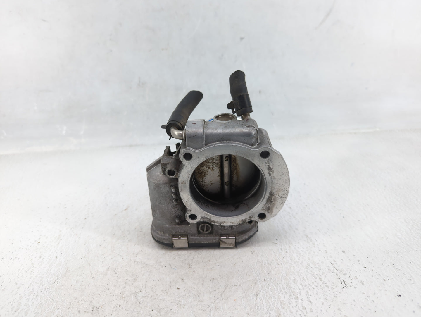 2011-2014 Hyundai Sonata Throttle Body P/N:35100-2G700 Fits Fits 2011 2012 2013 2014 2015 2016 OEM Used Auto Parts - Oemused