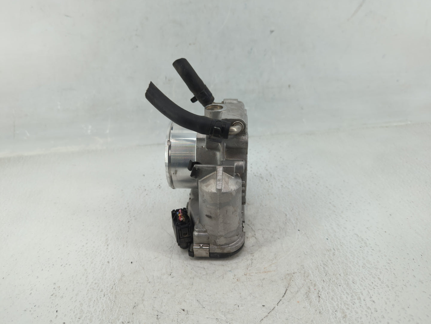 2011-2014 Hyundai Sonata Throttle Body P/N:351000-2G700 Fits Fits 2011 2012 2013 2014 2015 2016 OEM Used Auto Parts - Oemuse