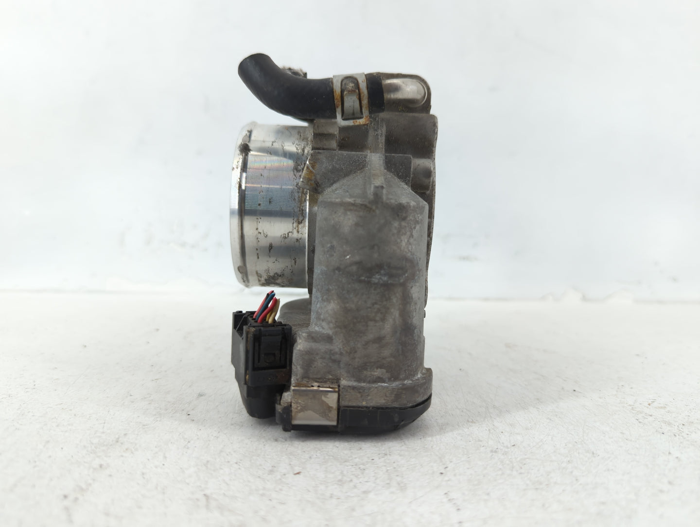 2011-2014 Hyundai Sonata Throttle Body P/N:35100-2G700 Fits Fits 2011 2012 2013 2014 2015 2016 OEM Used Auto Parts - Oemused