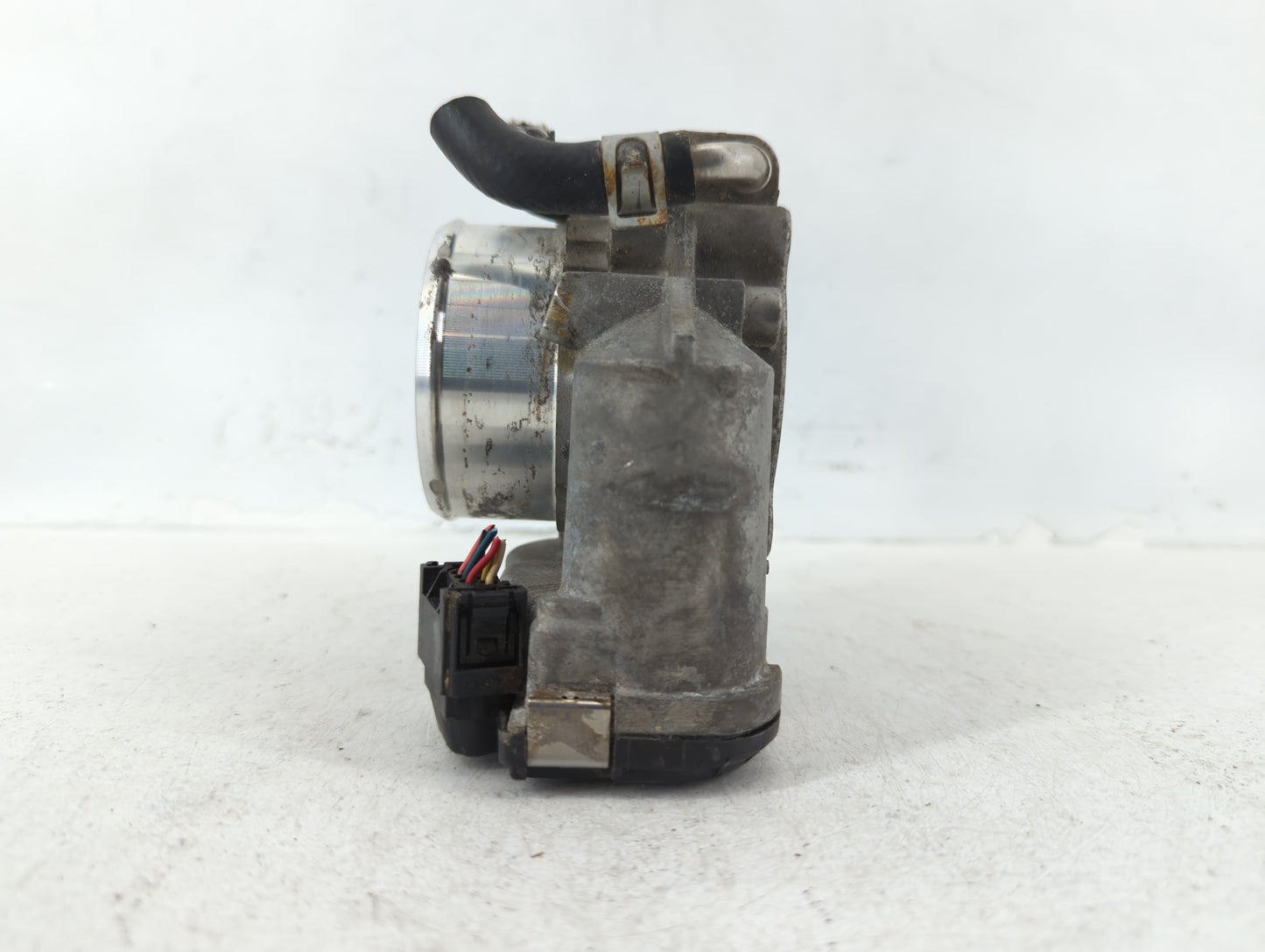 2011-2014 Hyundai Sonata Throttle Body P/N:35100-2G700 Fits Fits 2011 2012 2013 2014 2015 2016 OEM Used Auto Parts - Oemused