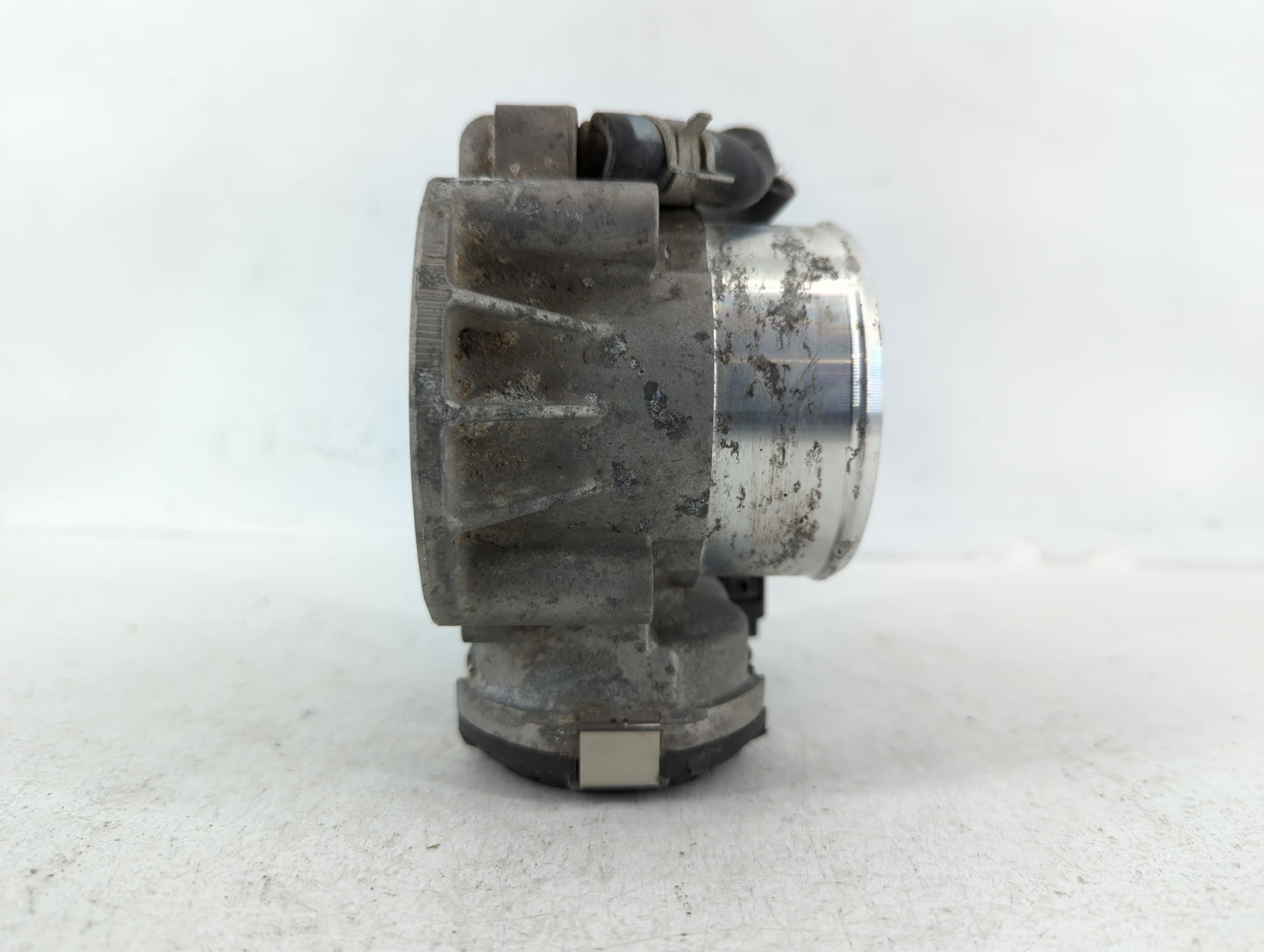 2011-2014 Hyundai Sonata Throttle Body P/N:35100-2G700 Fits Fits 2011 2012 2013 2014 2015 2016 OEM Used Auto Parts - Oemused
