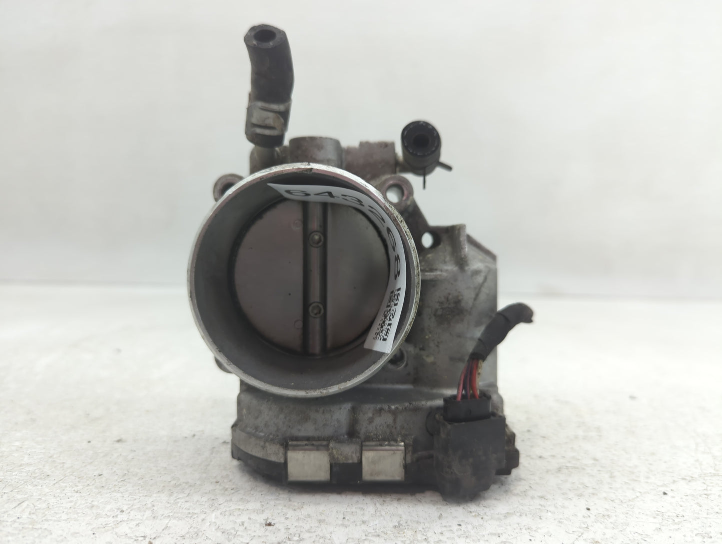 2011-2014 Hyundai Sonata Throttle Body P/N:35100-2G700 Fits Fits 2011 2012 2013 2014 2015 2016 OEM Used Auto Parts - Oemused