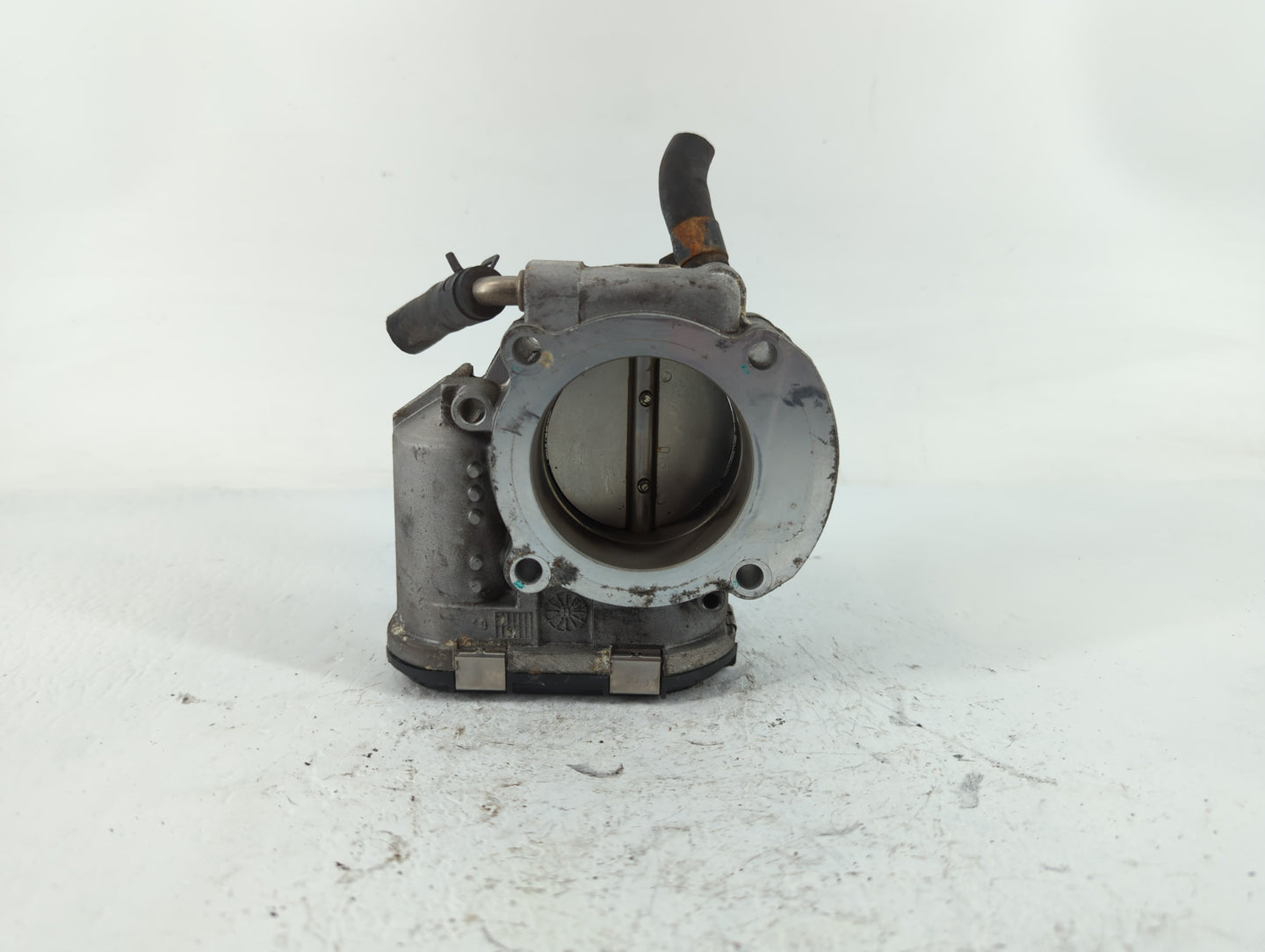 2011-2015 Hyundai Sonata Throttle Body P/N:35100-2G800 Fits Fits 2011 2012 2013 2014 2015 2016 OEM Used Auto Parts - Oemused