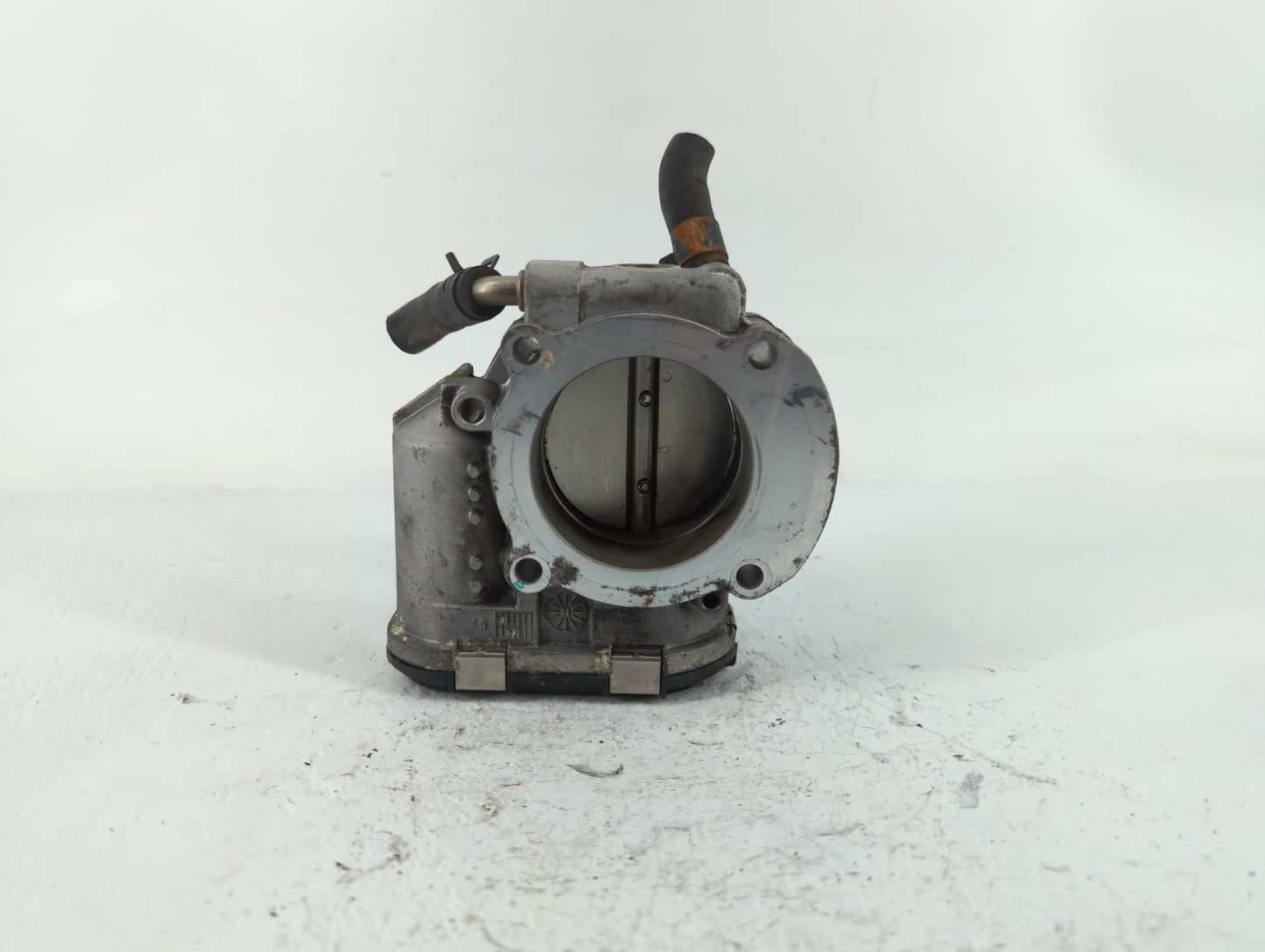 2011-2015 Hyundai Sonata Throttle Body P/N:35100-2G800 Fits Fits 2011 2012 2013 2014 2015 2016 OEM Used Auto Parts - Oemused