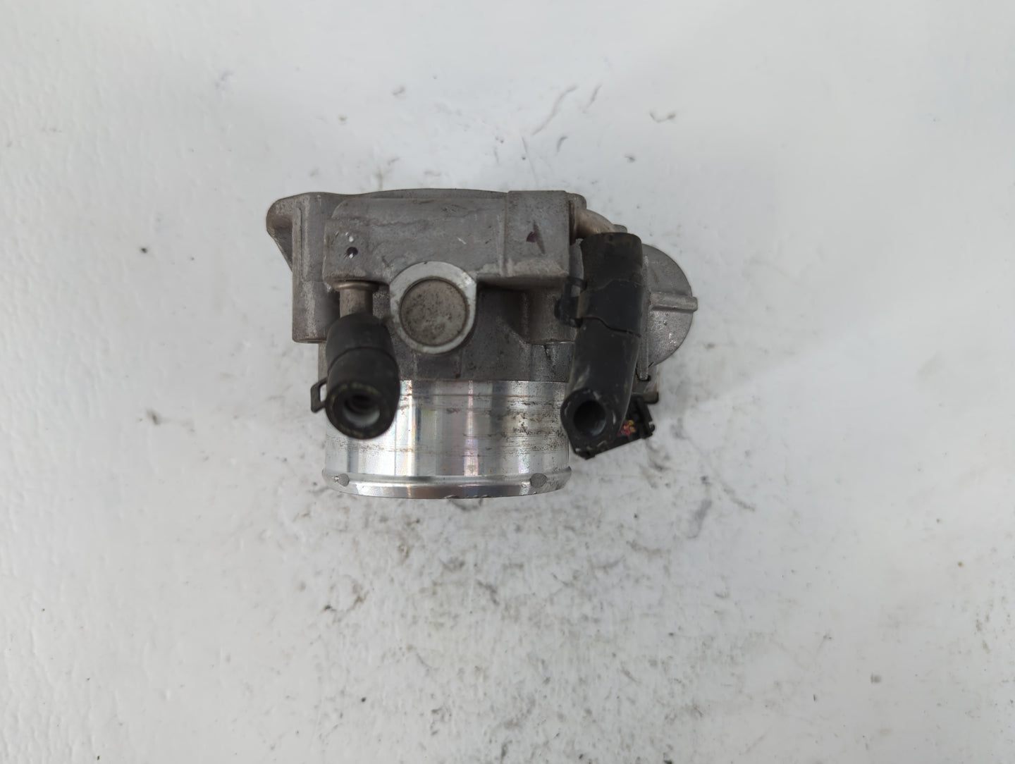 2011-2014 Hyundai Sonata Throttle Body P/N:35100-2G700 Fits Fits 2011 2012 2013 2014 2015 2016 OEM Used Auto Parts - Oemused