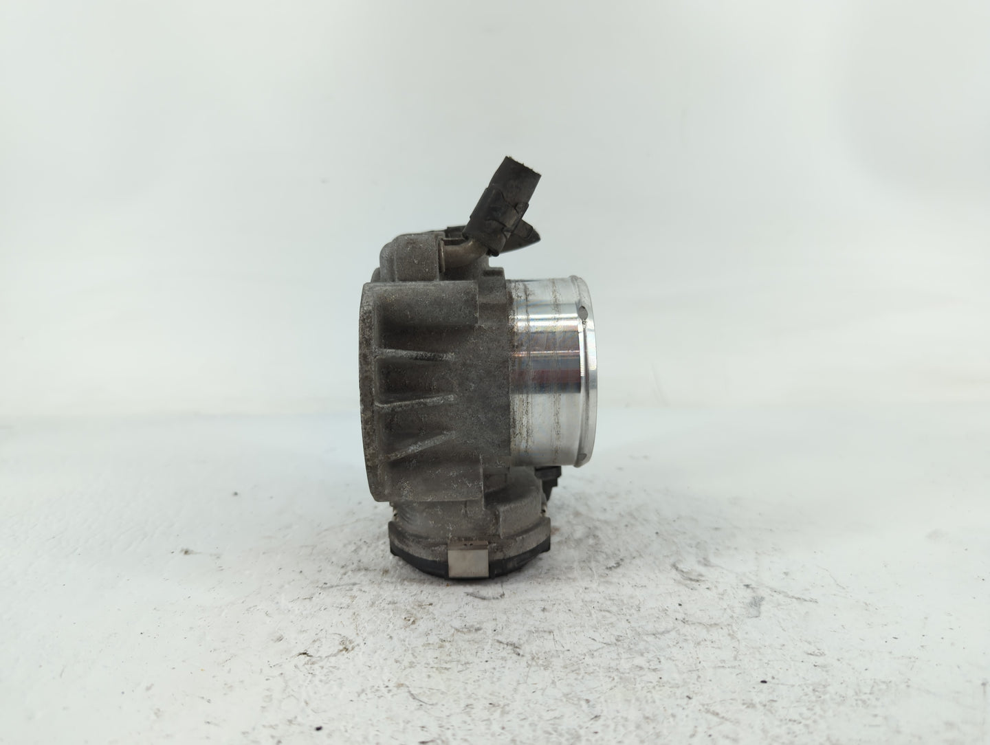 2011-2014 Hyundai Sonata Throttle Body P/N:35100-2G700 Fits Fits 2011 2012 2013 2014 2015 2016 OEM Used Auto Parts - Oemused