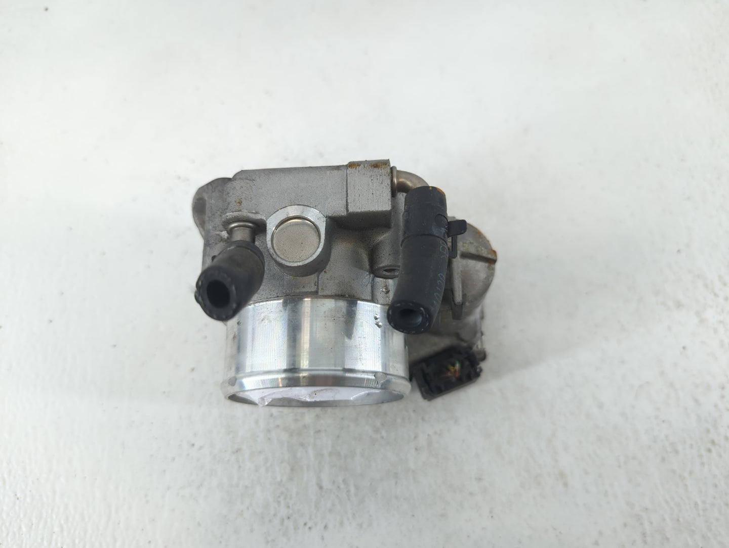 2011-2015 Hyundai Sonata Throttle Body P/N:35100-2G700 Fits Fits 2011 2012 2013 2014 2015 2016 OEM Used Auto Parts - Oemused