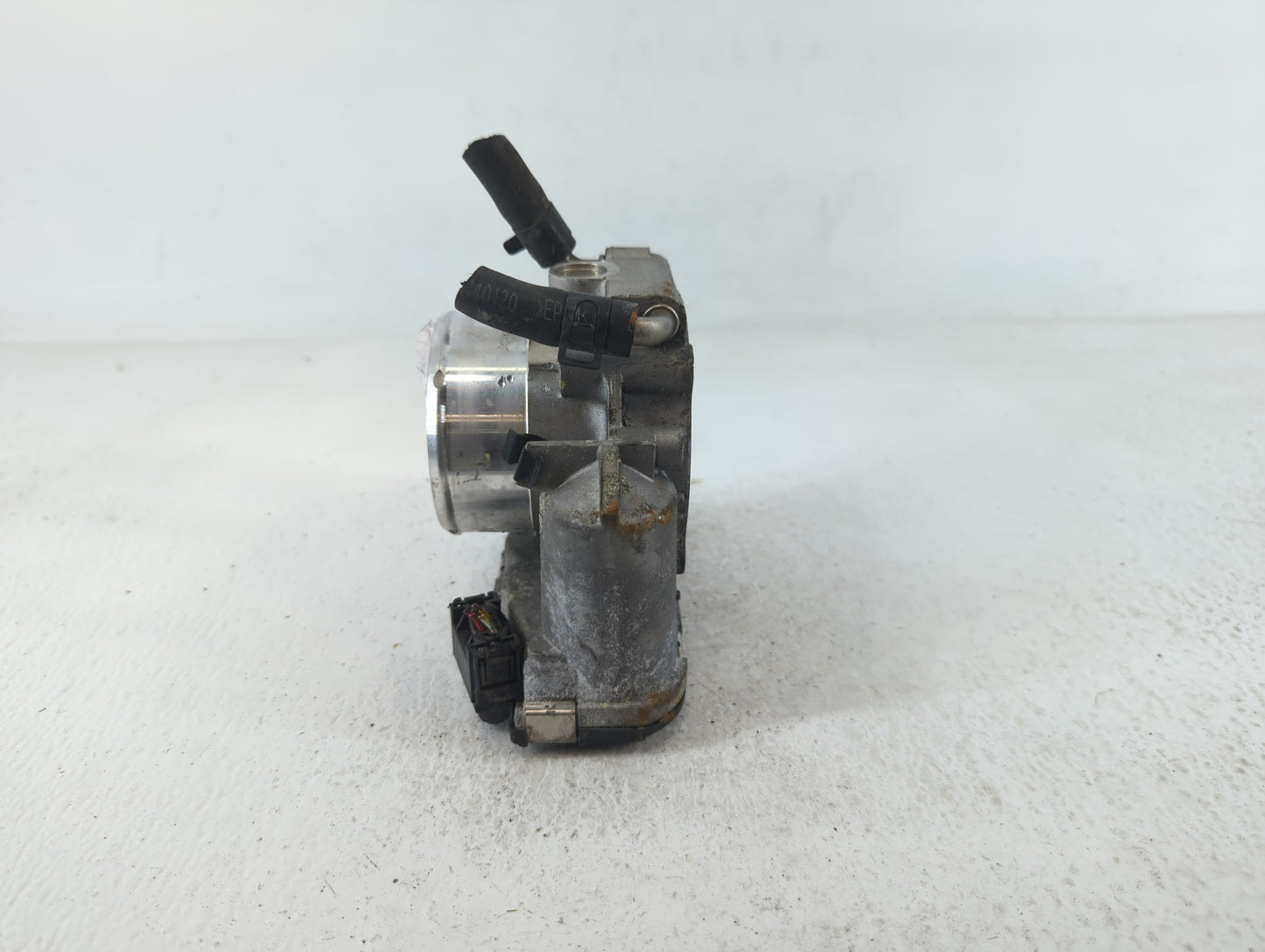 2011-2015 Hyundai Sonata Throttle Body P/N:35100-2G700 Fits Fits 2011 2012 2013 2014 2015 2016 OEM Used Auto Parts - Oemused