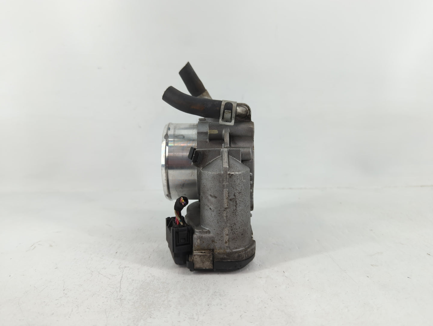 2011-2014 Hyundai Sonata Throttle Body P/N:35100-2G700 Fits Fits 2011 2012 2013 2014 2015 2016 OEM Used Auto Parts - Oemused