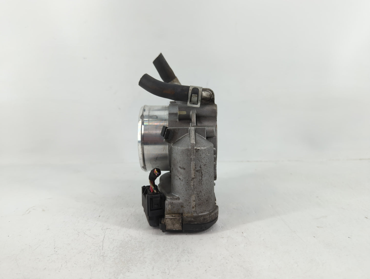 2011-2014 Hyundai Sonata Throttle Body P/N:35100-2G700 Fits Fits 2011 2012 2013 2014 2015 2016 OEM Used Auto Parts - Oemused