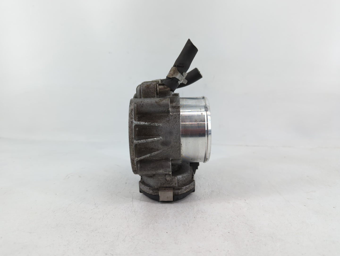 2011-2014 Hyundai Sonata Throttle Body P/N:35100-2G700 Fits Fits 2011 2012 2013 2014 2015 2016 OEM Used Auto Parts - Oemused