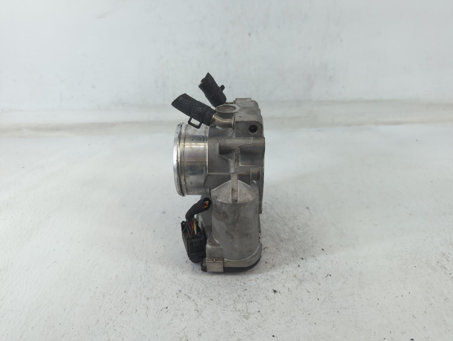2011-2014 Hyundai Sonata Throttle Body P/N:35100-2G710 Fits Fits 2011 2012 2013 2014 2015 2016 OEM Used Auto Parts - Oemused