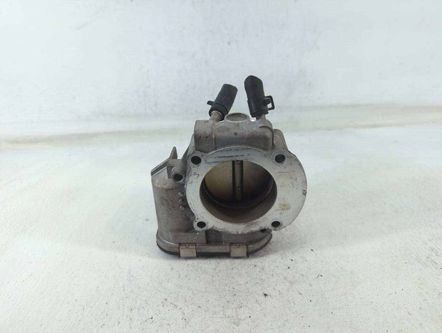 2011-2014 Hyundai Sonata Throttle Body P/N:35100-2G710 Fits Fits 2011 2012 2013 2014 2015 2016 OEM Used Auto Parts - Oemused