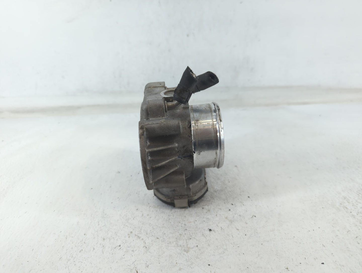2011-2014 Hyundai Sonata Throttle Body P/N:35100-2G710 Fits Fits 2011 2012 2013 2014 2015 2016 OEM Used Auto Parts - Oemused