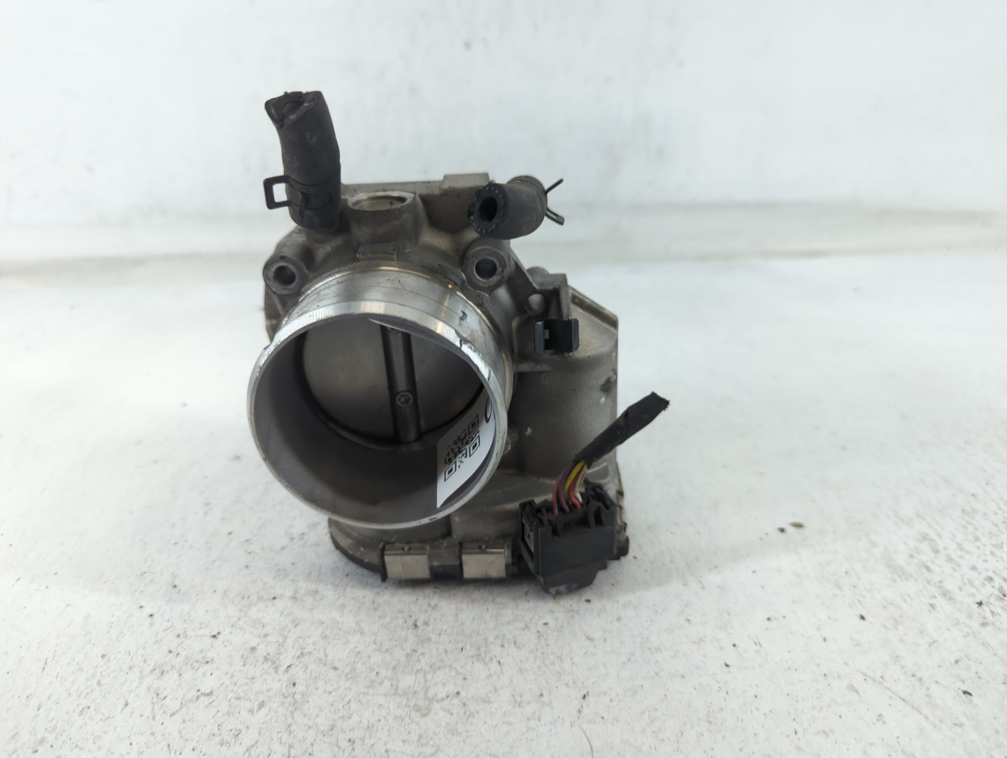 2011-2014 Hyundai Sonata Throttle Body P/N:35100-2G700 Fits Fits 2011 2012 2013 2014 2015 2016 OEM Used Auto Parts - Oemused